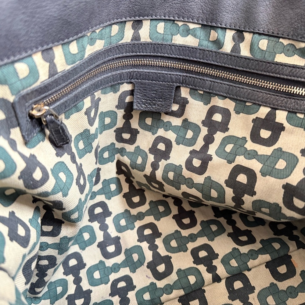 Gucci Black Leather Hobo Bag with Gold Hardware - Picture 8 of 16